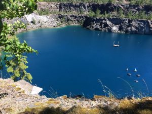 Tauchen im See im Berg in Messinghausen