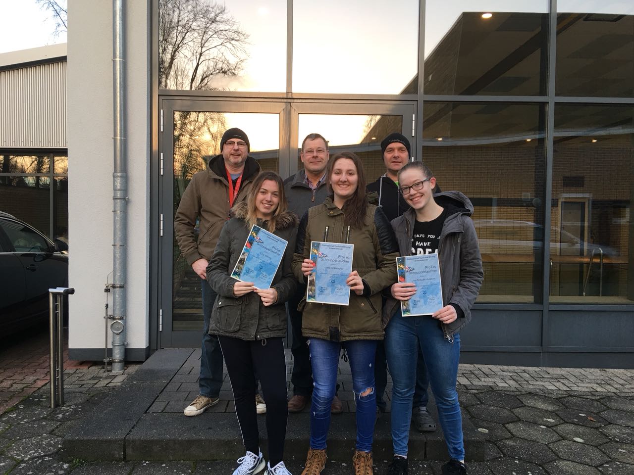 Drei weitere, glückliche Schnuppertaucher in Altenberge bei den Tauchsportfreunden Nemo
